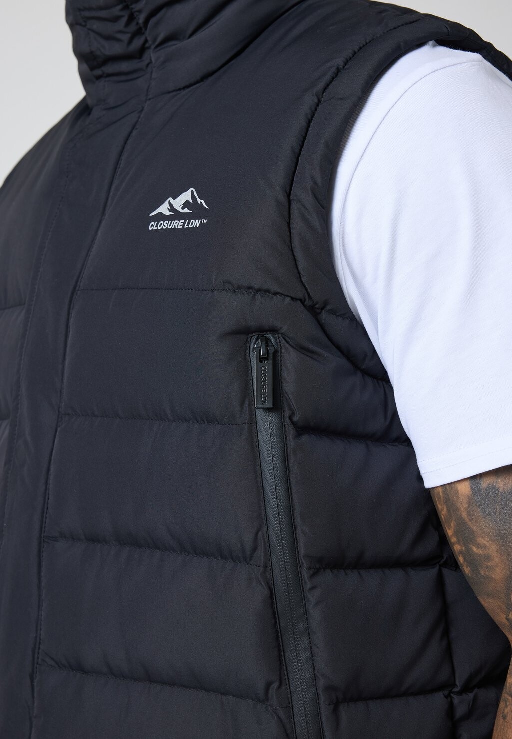 

Жилет QUILTED ZIPPED CLOSURE London, черный