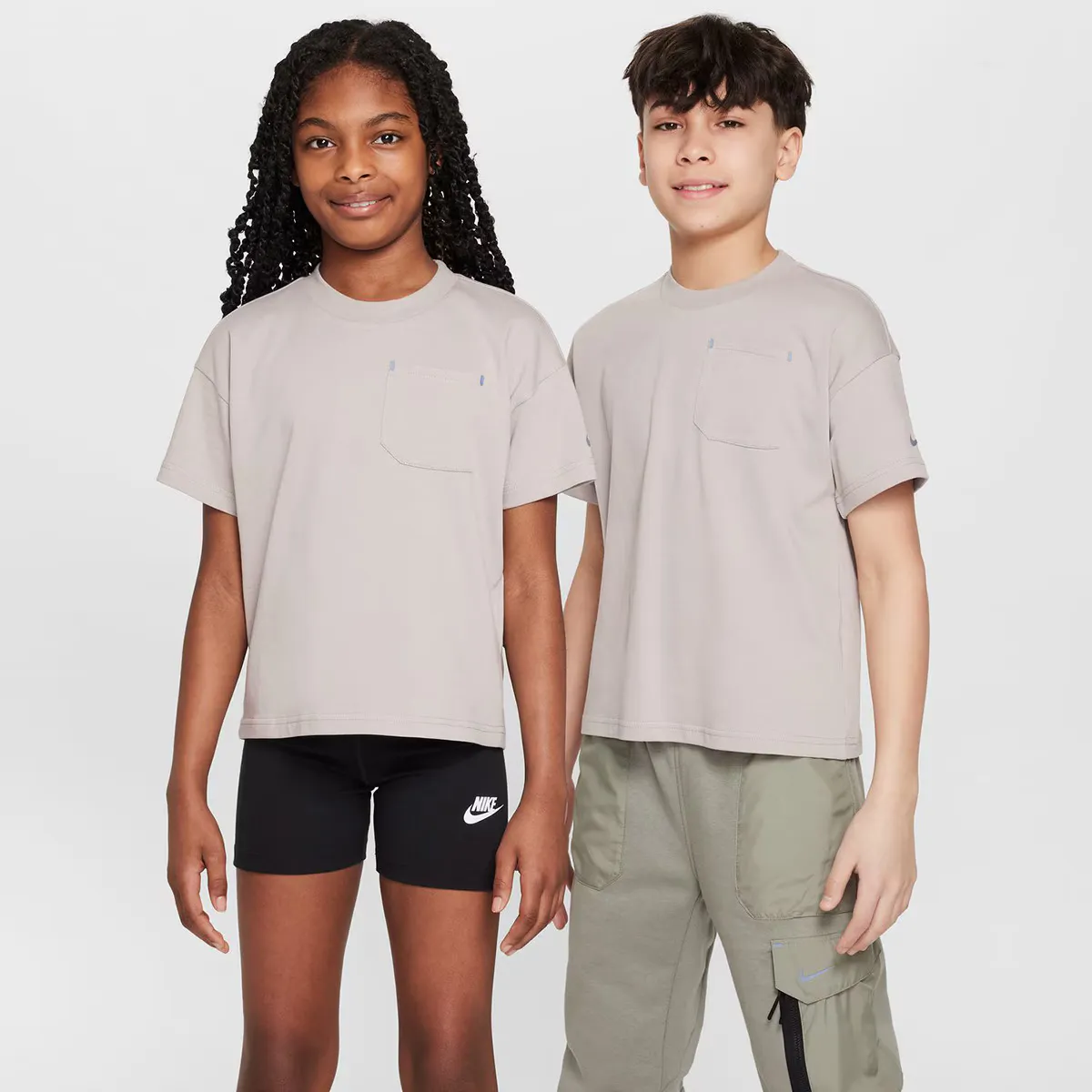

Детская футболка Nike Sportswear City Utility, серый
