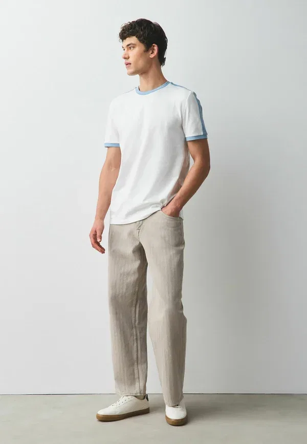 Футболка Regular Fit Next, over arm stripe ringer t-shirt, цвет экрю-бело-голубой — фото 2