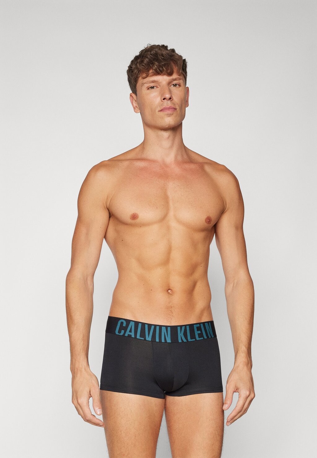 

Трусики INTENSE POWER MICROLOW RISE TRUNK 3 PACK Calvin Klein, черный