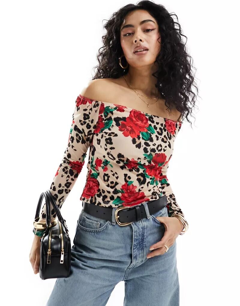 

Топ из меха животных с принтом роз Miss Selfridge Carmen