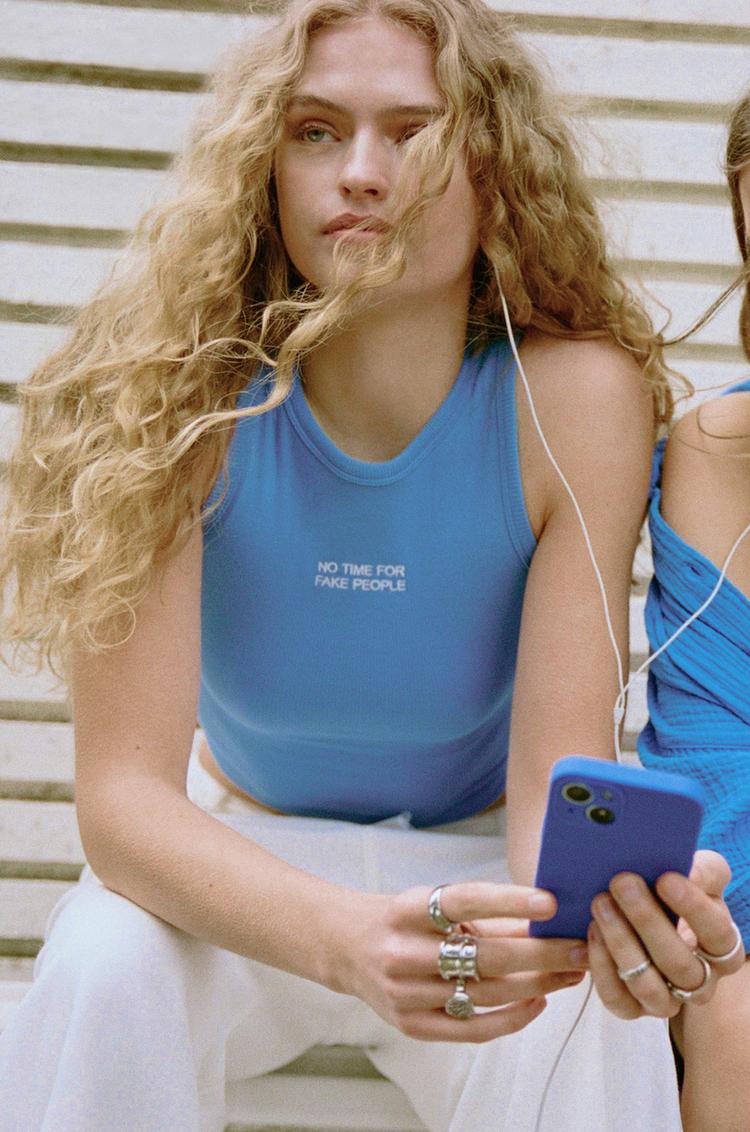 

Синяя майка с надписью Pull And Bear, синий