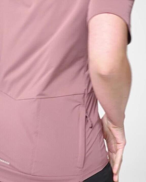 

Женская флисовая куртка Rockrider Explore с короткими рукавами и множеством карманов