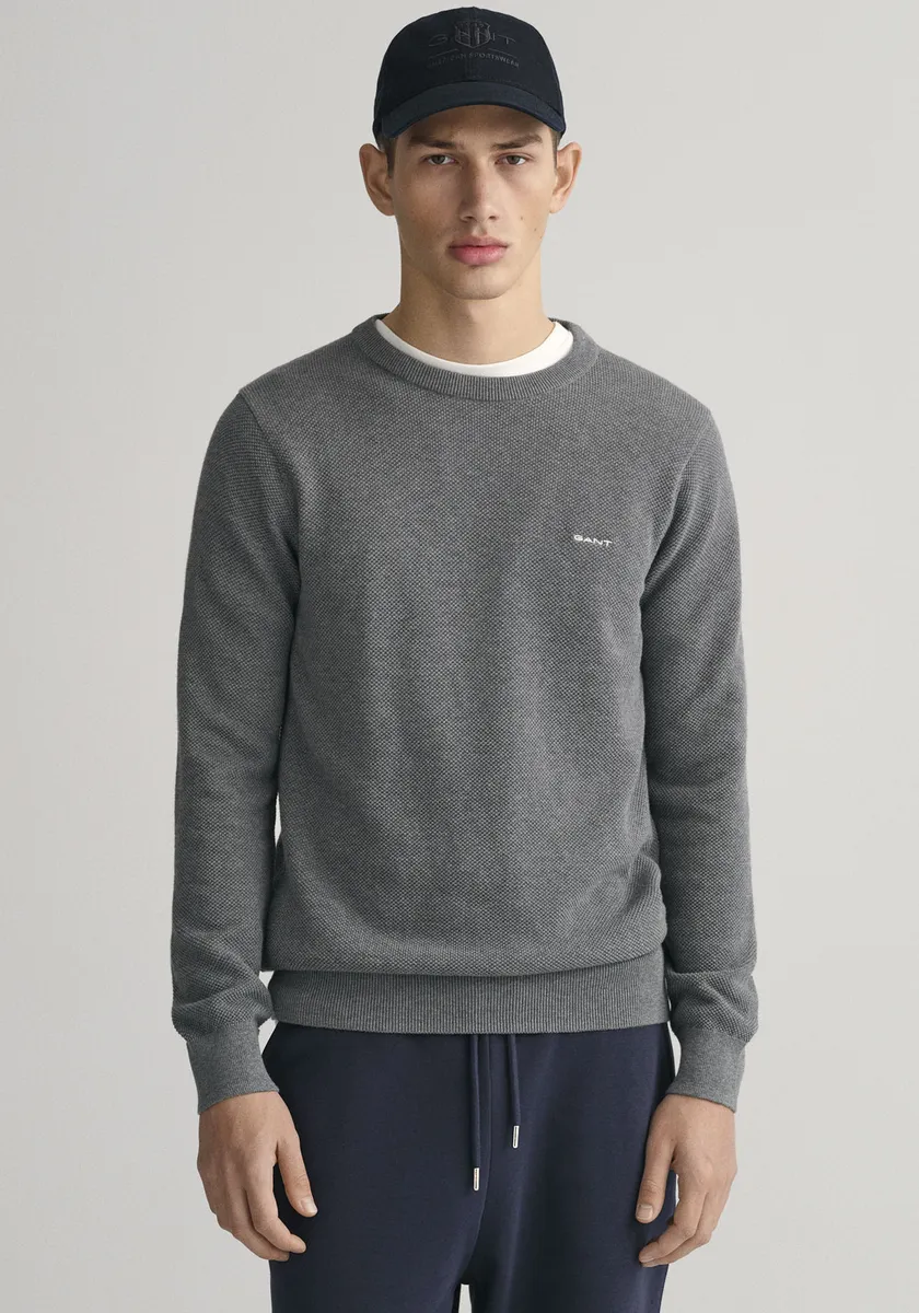 

Свитер с круглым вырезом "COTTON PIQUE C-NECK" и вышитым логотипом на груди Gant, серый