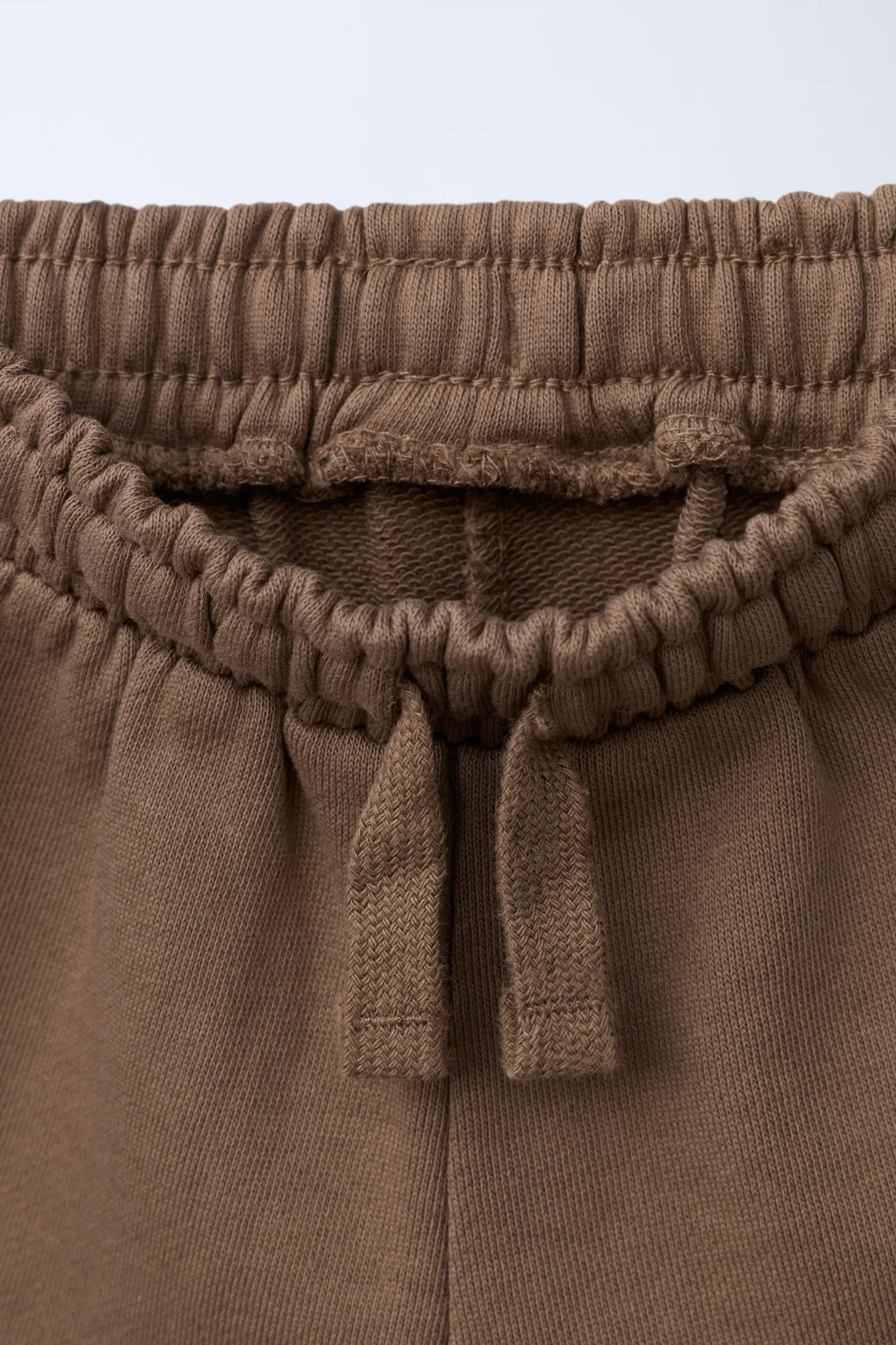 Комплект из спортивной футболки и шорт-бермуд от label Zara, коричневый — фото 4