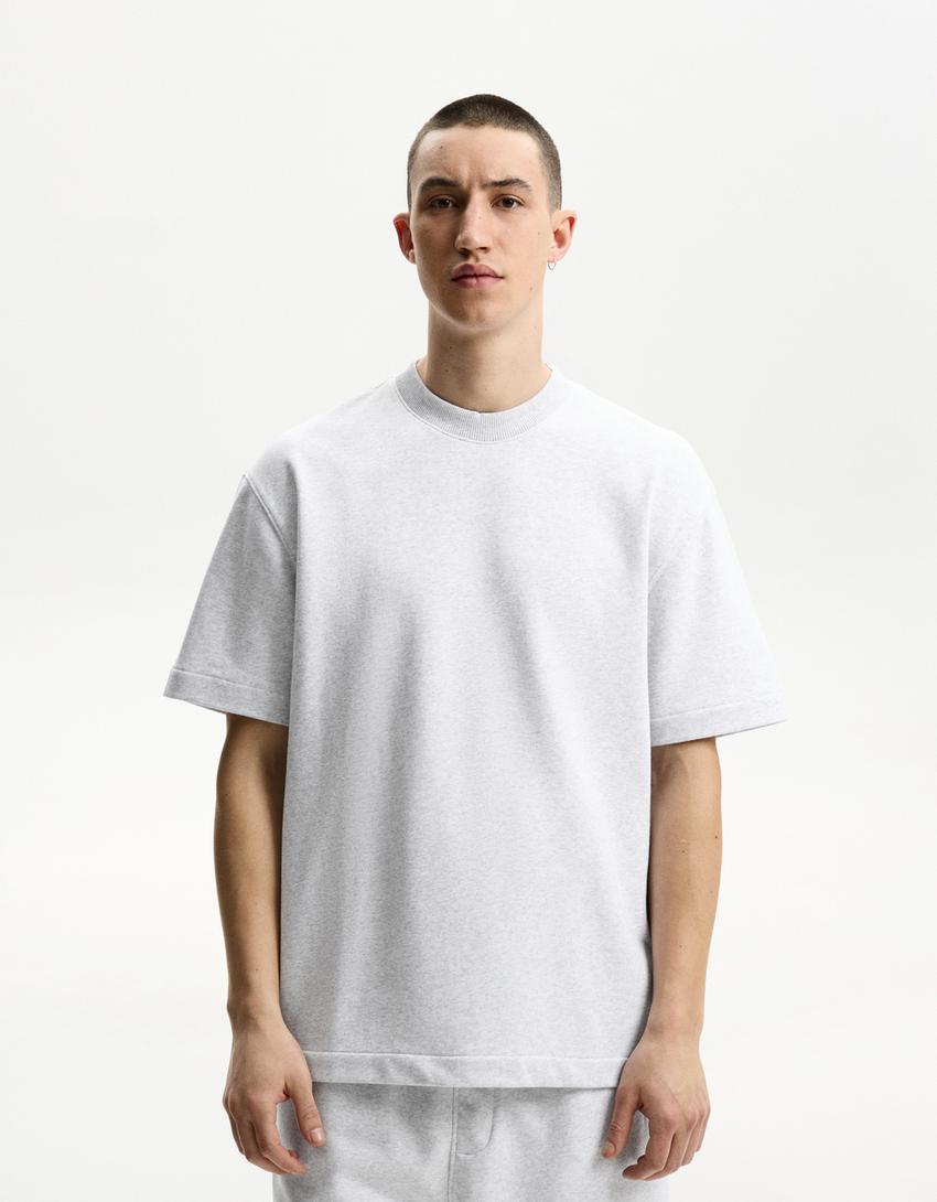 

Футболка из плюша с коротким рукавом Bershka, серый