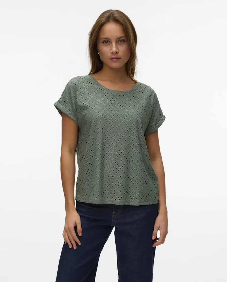 

Женский топ с короткими рукавами и вырубным узором Vero Moda, цвет Musgo