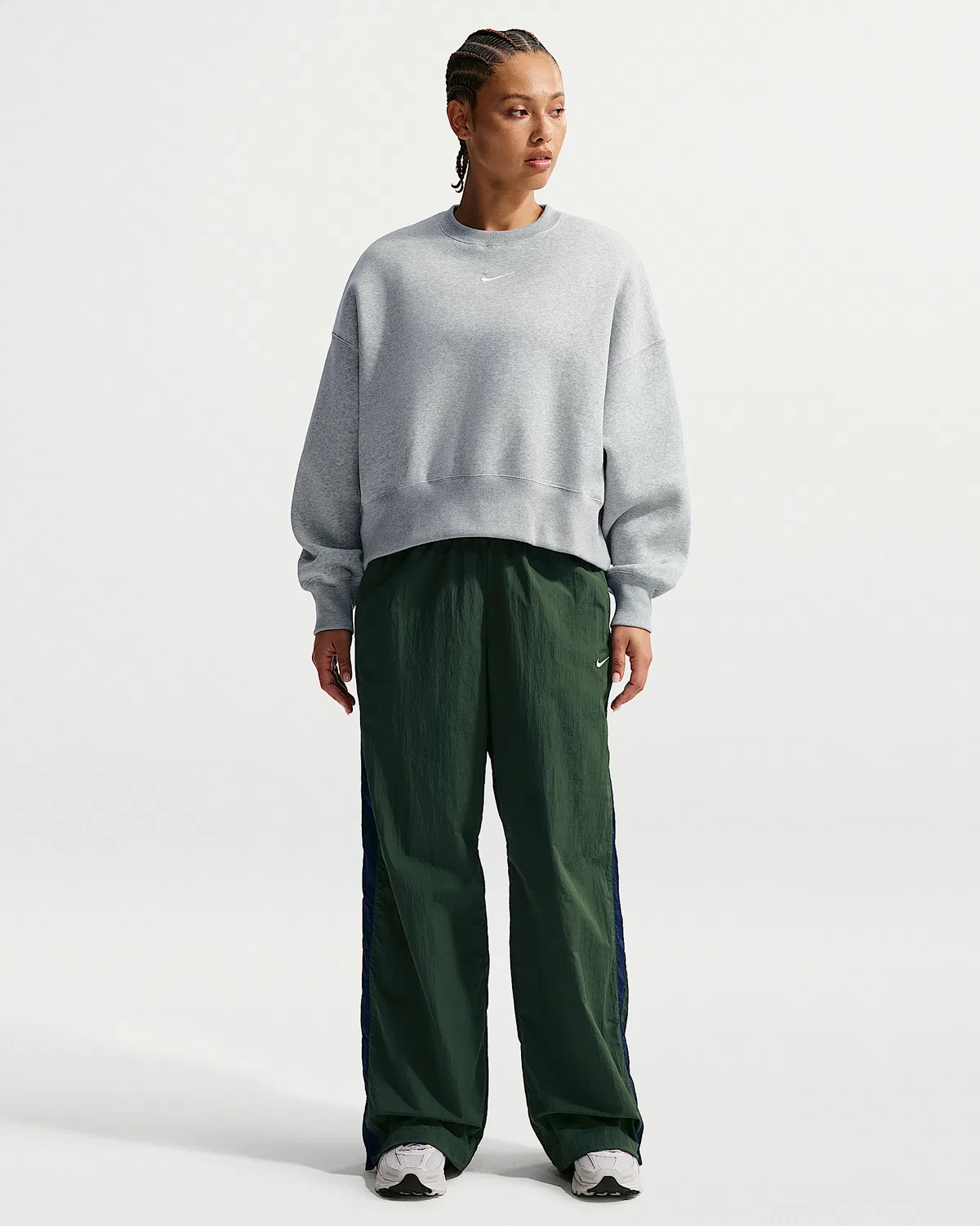 Женский оверсайз-свитшот с круглым вырезом Nike Sportswear Phoenix Fleece, Pure Platinum/Heather/Sail — фото 4