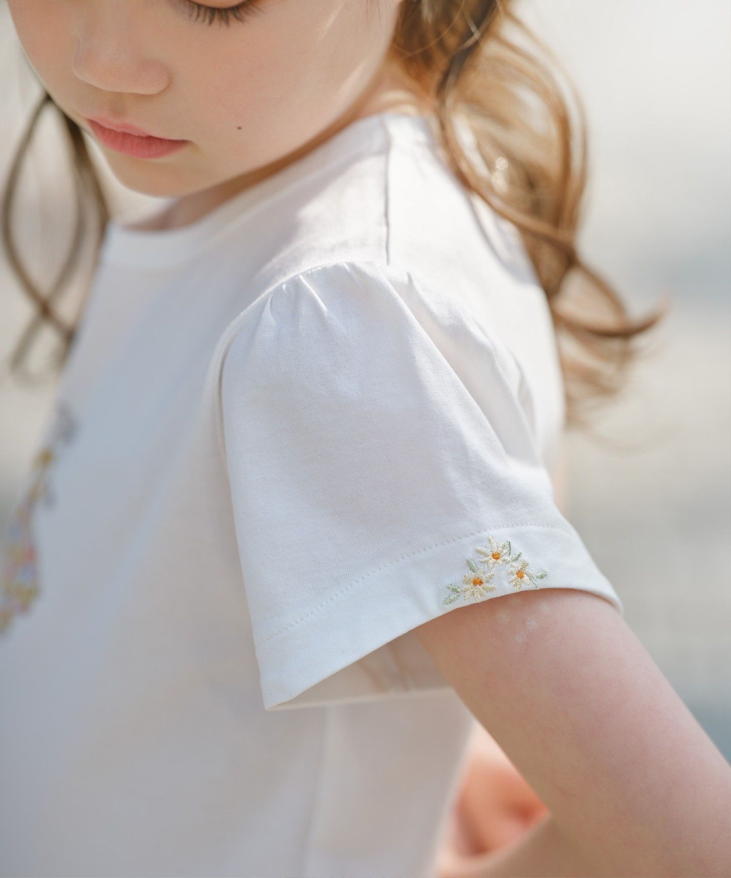 Футболка с изображением букета подсолнухов [110-140 см] Kids Suite, Off-white [002] — фото 3