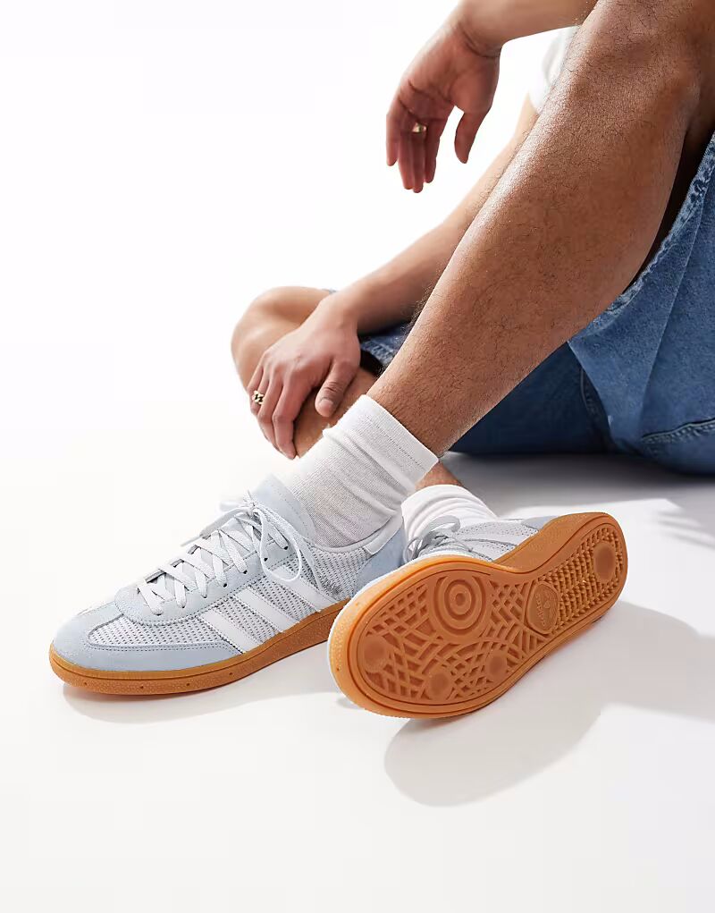 

Кроссовки Adidas Originals Handball Spezial светло-синего и белого цветов