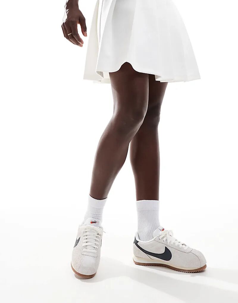 Замшевые кроссовки Cortez белого и черного цвета Nike