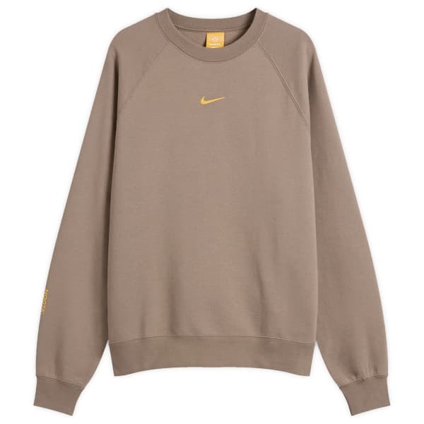 

Nike X nocta cardinal stock crew fleece sweatshirt, оливковый серый & желтый ochre