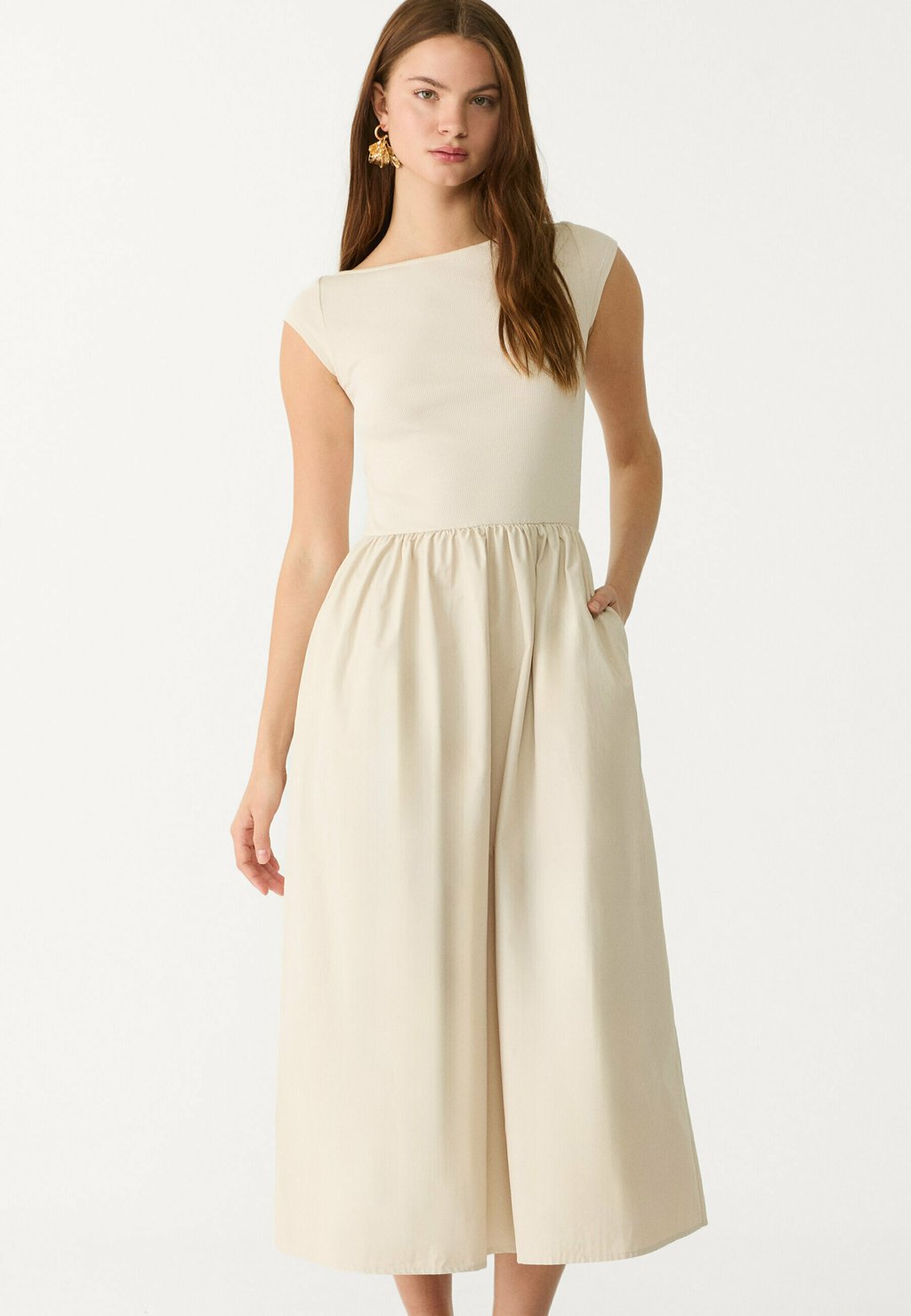

Повседневное платье CONTRASTING MIDI Stradivarius, цвет Stone