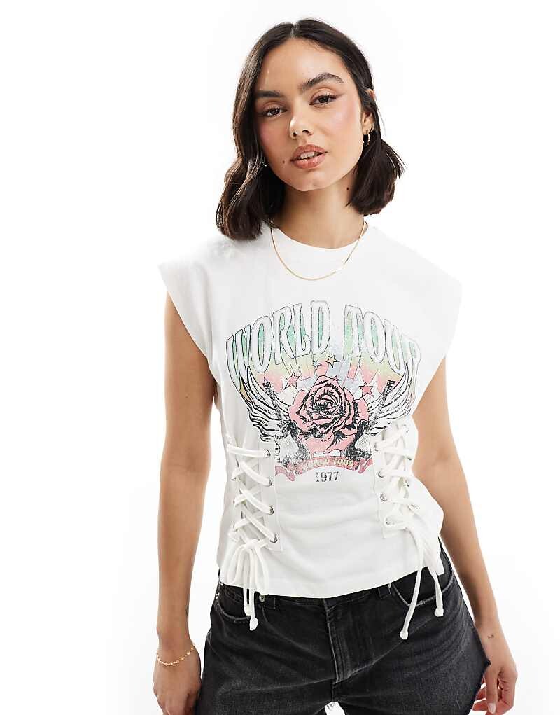 

Miss Selfridge Белый топ с короткими рукавами, графикой и шнуровкой