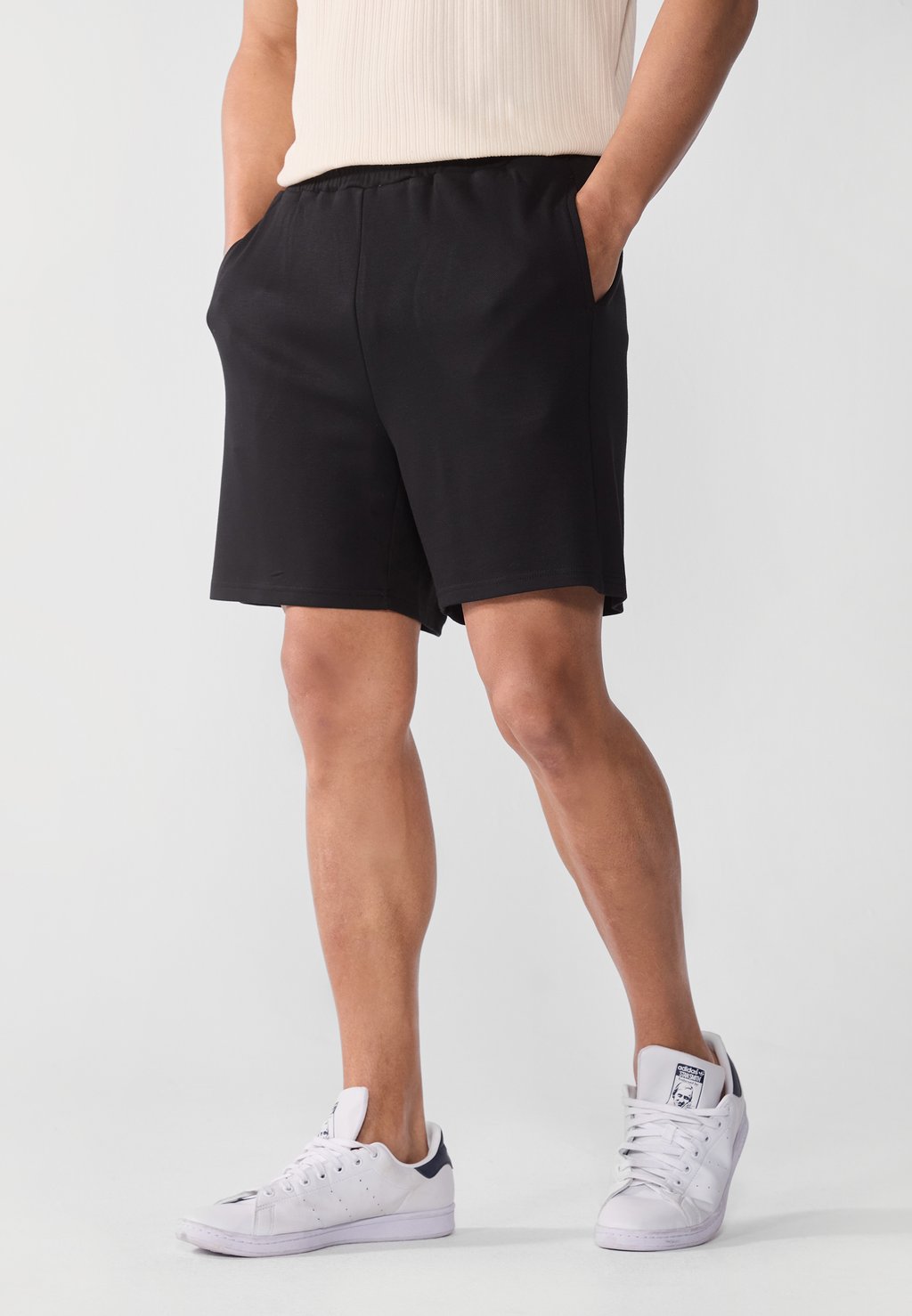 

Шорты Tracksuit bottoms Pier One by Zalando, черный
