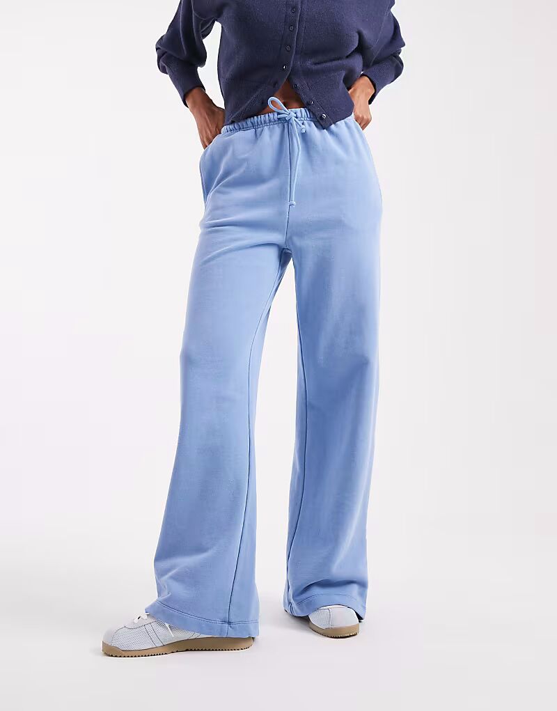 

Классические флисовые спортивные брюки широкого кроя, выбеленного синего цвета Cotton On