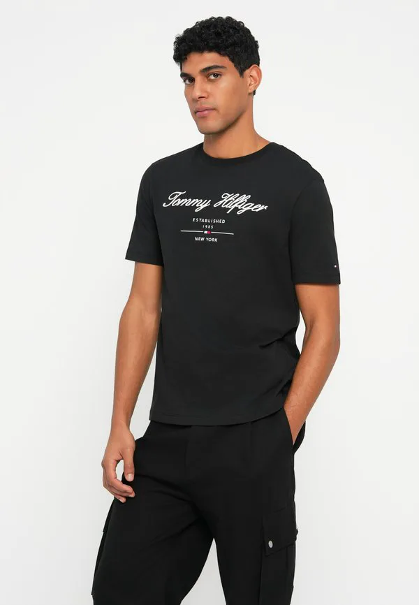 Футболка с логотипом бренда script и принтом «любовь». Tommy Hilfiger, Black — фото 4