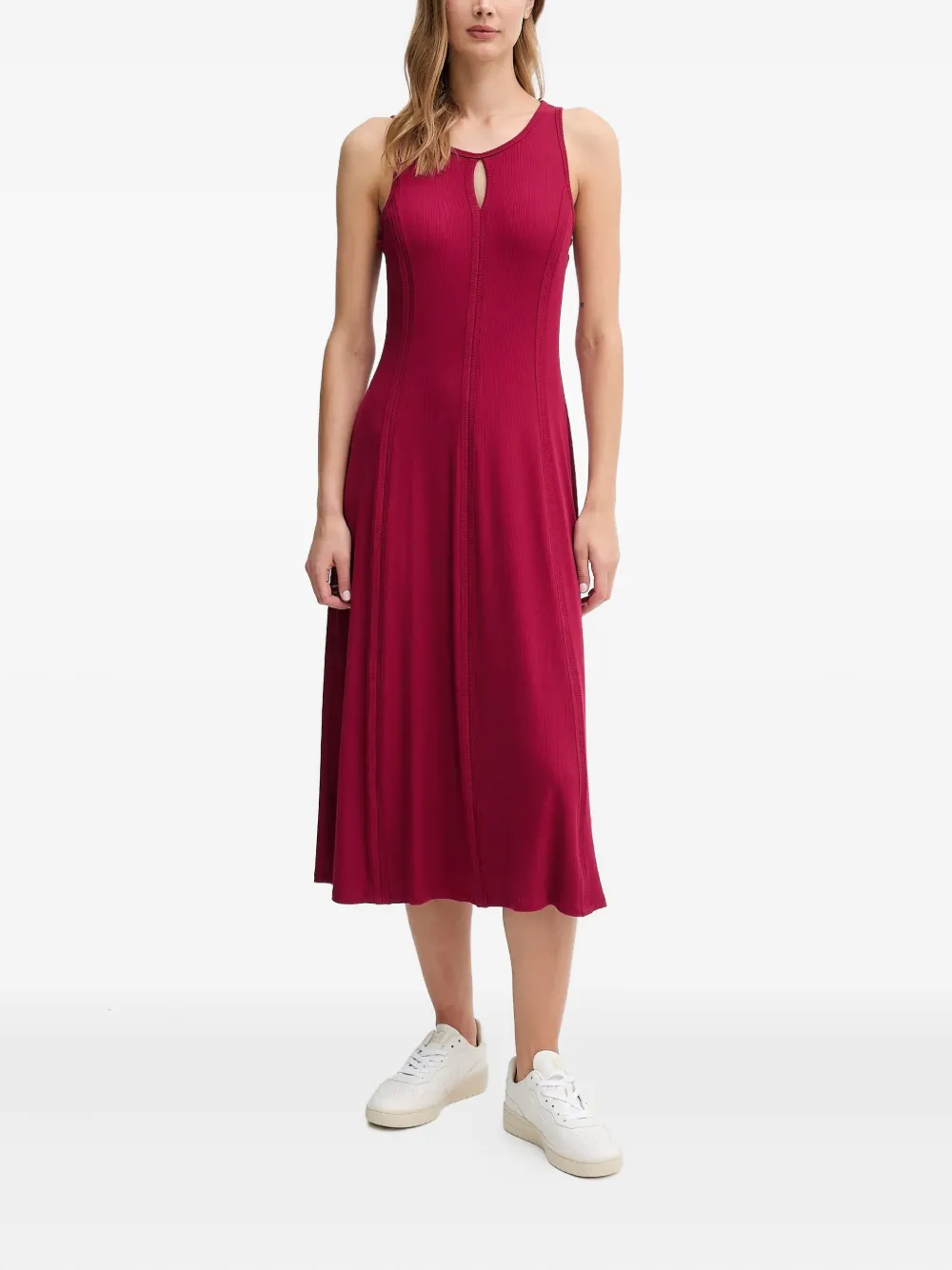 

Рифленое платье с вырезом-ключhole DKNY, красный
