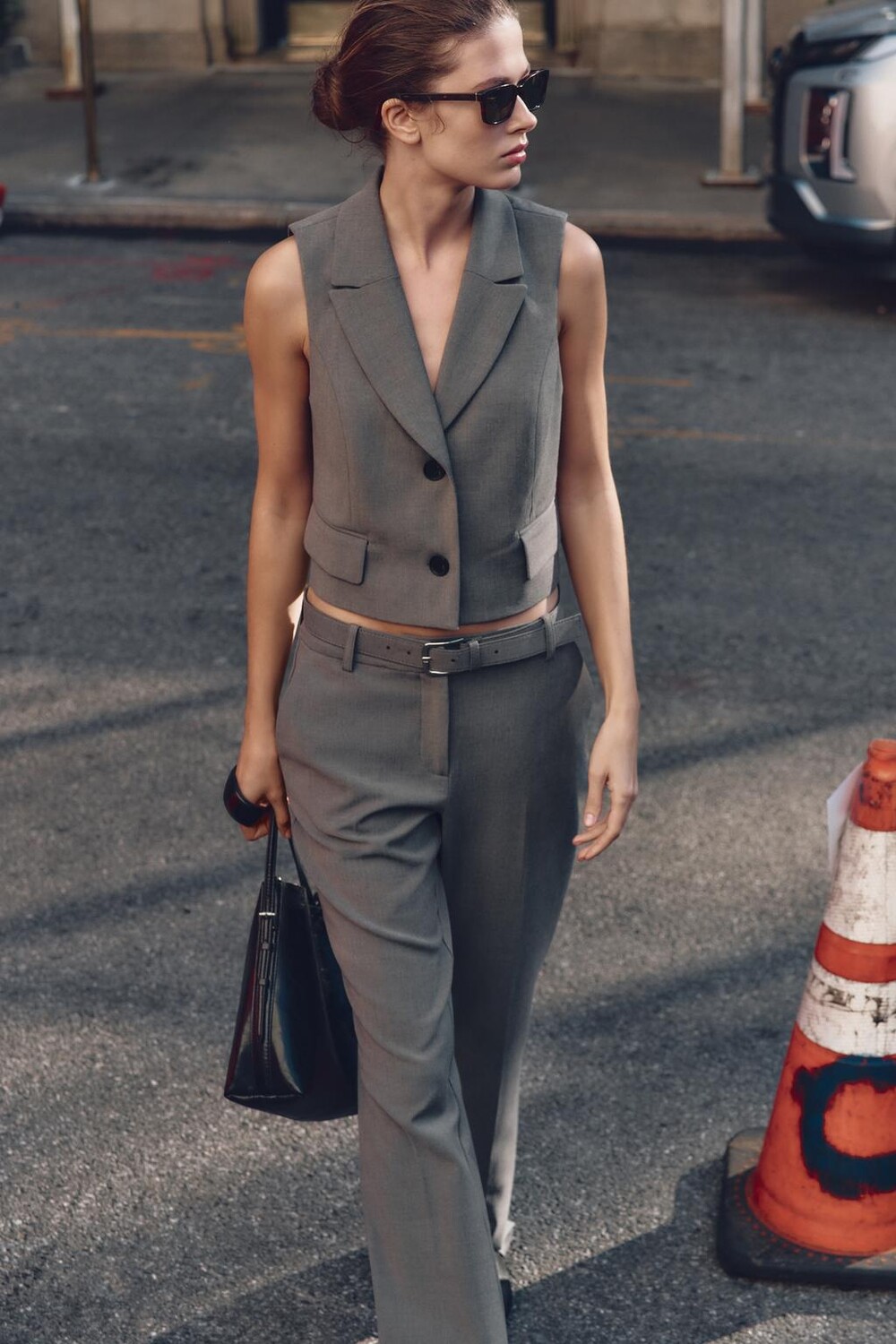 

Жилет с клапаном ZARA, серый мергель