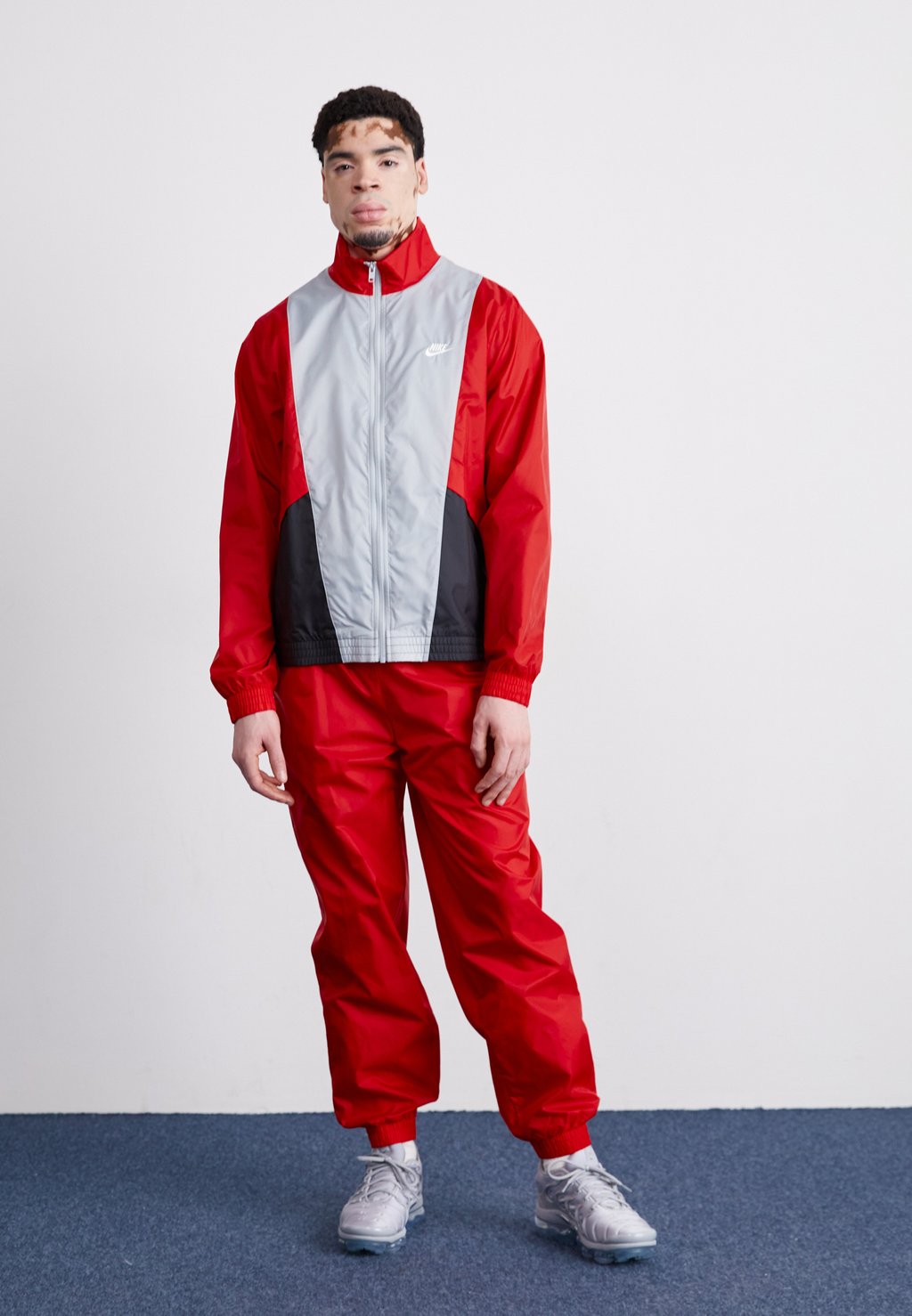 

Костюм CLUB Nike Sportswear, красный