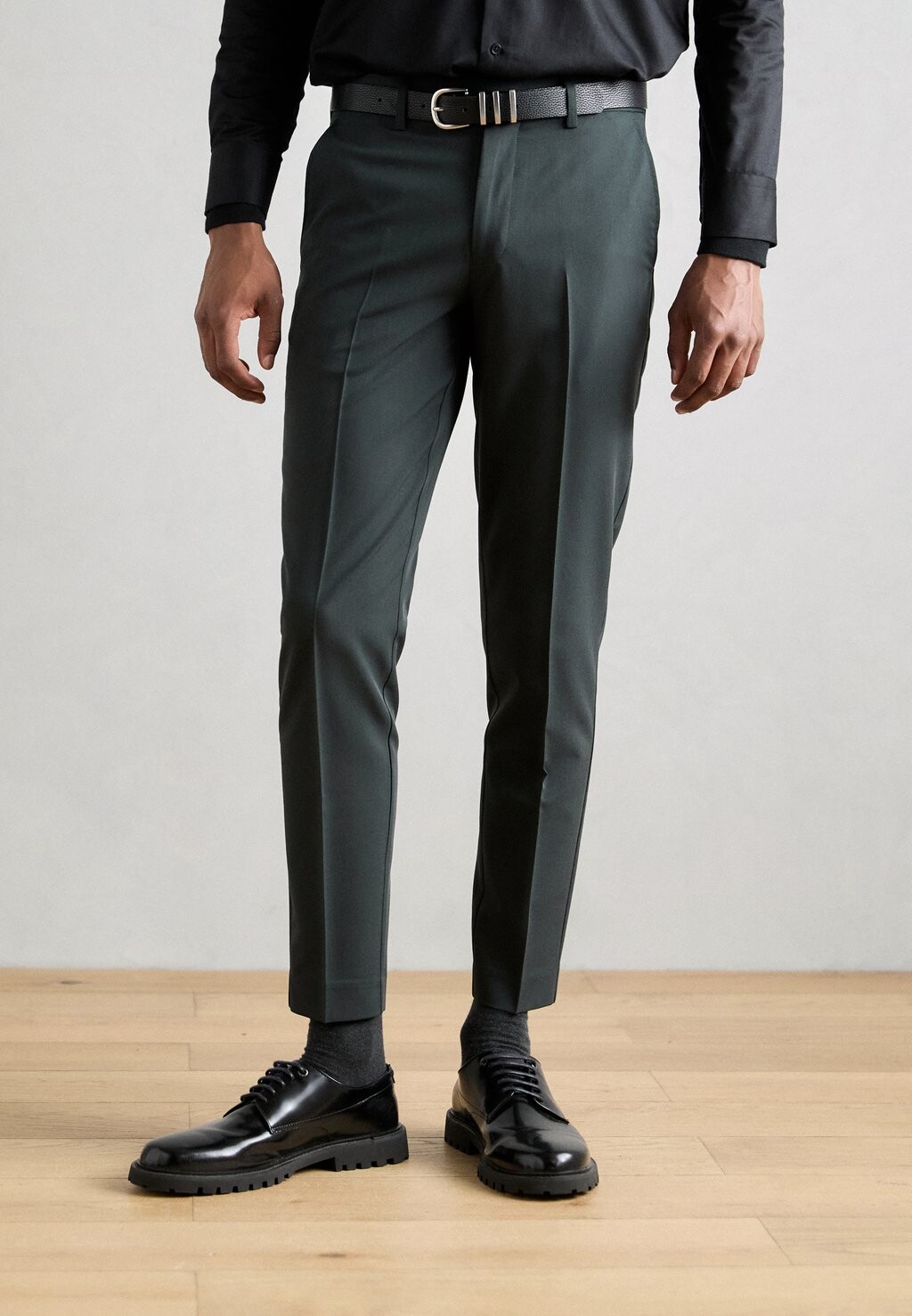 

Брюки CLUB PANTS Lindbergh, пятнистый темно-зеленый