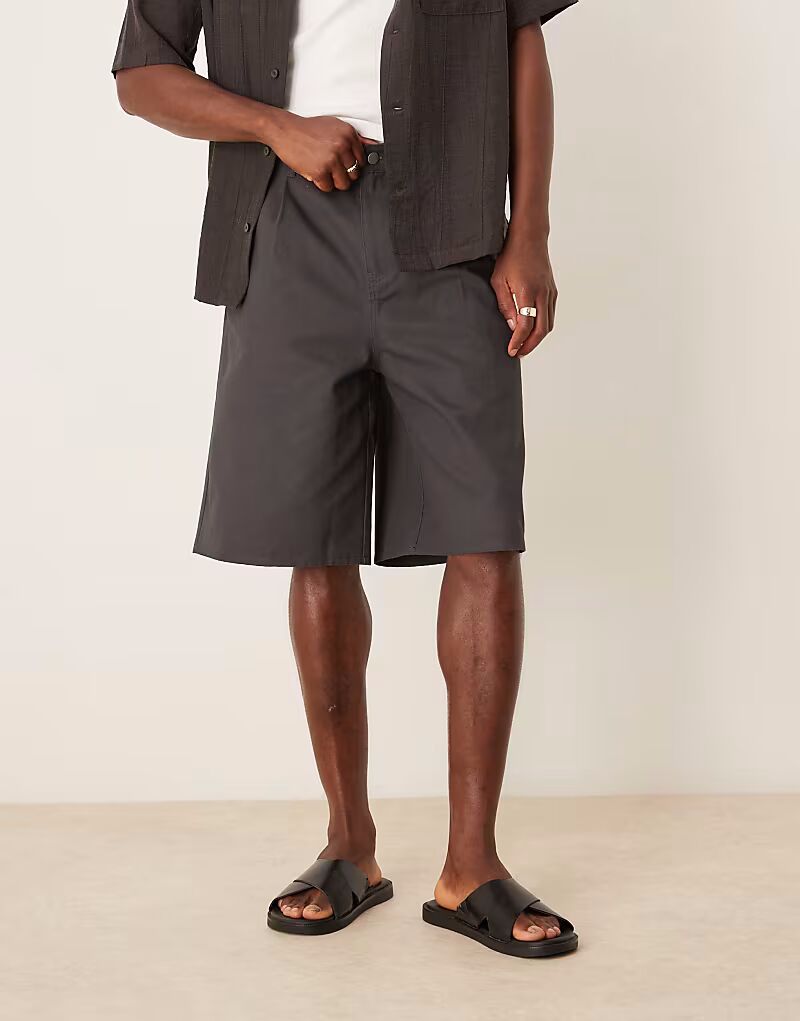 

Длинные шорты ASOS DESIGN цвета древесного угля со складками