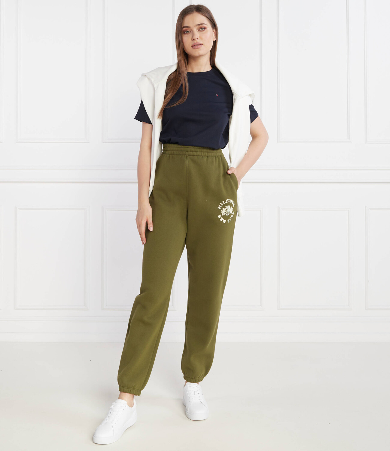 Спортивные брюки Tommy Hilfiger VARSITY FLOCK Relaxed fit, зеленый — фото 2
