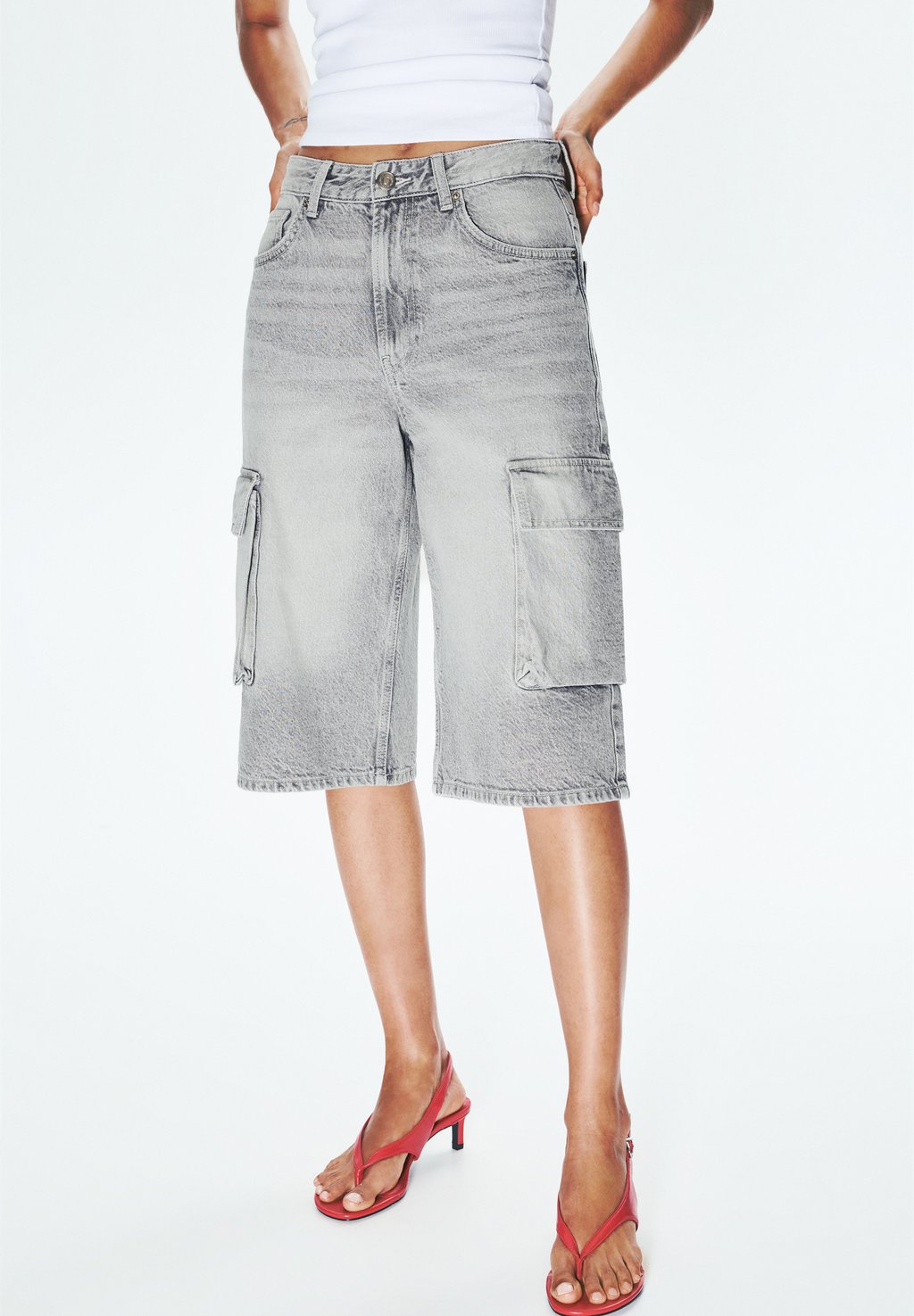 

Джинсовые шорты PULL&BEAR, серый