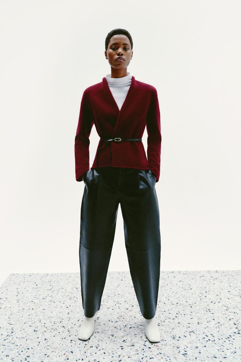 

Куртка из 100% шерсти с поясом ZARA, бордовый