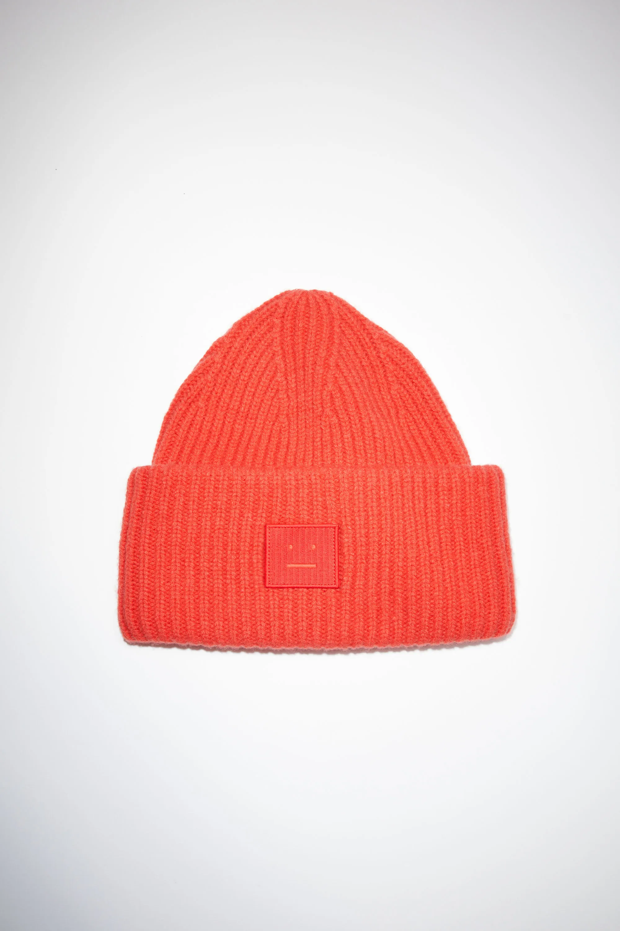 

Шапочка с большим логотипом Acne Studios, Sharp red