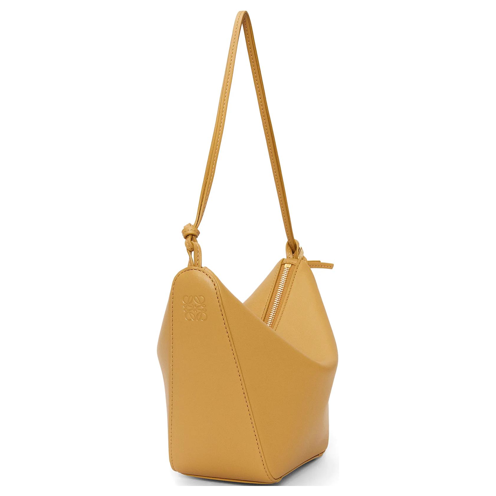LOEWE Кожаная сумка хобо мини женская пустынно-желтая — фото 4