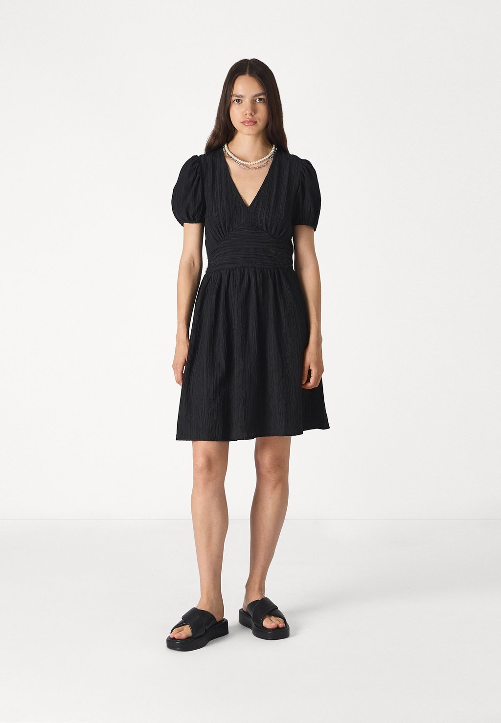 

Повседневное платье VMANDREA V-NECK SHORT DRESS Vero Moda, черный