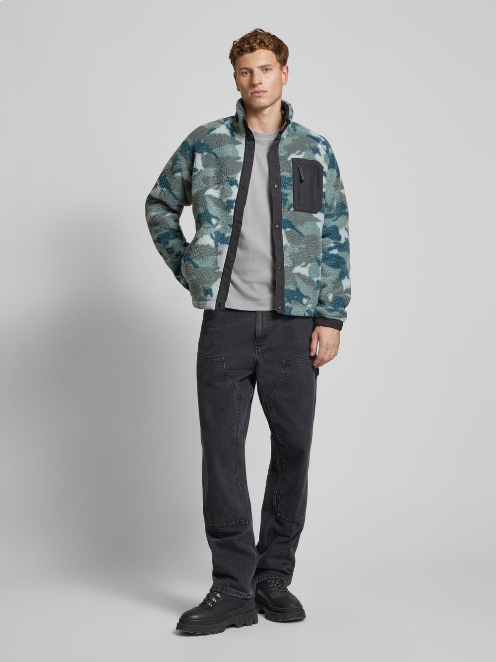 

Куртка из шерпы с нагрудным карманом, модель «Панорама с принтом» Helly Hansen, графит
