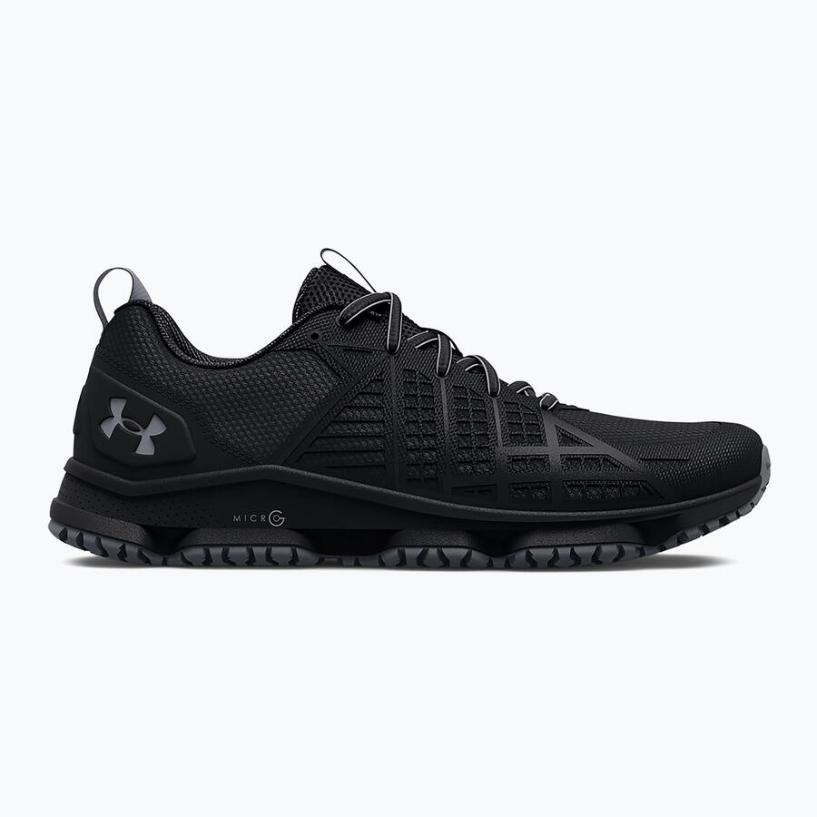 Женские кроссовки Under Armour MG Strikefast
