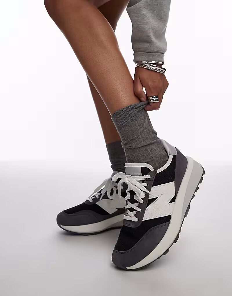 Кроссовки New Balance 370 темно-серого цвета