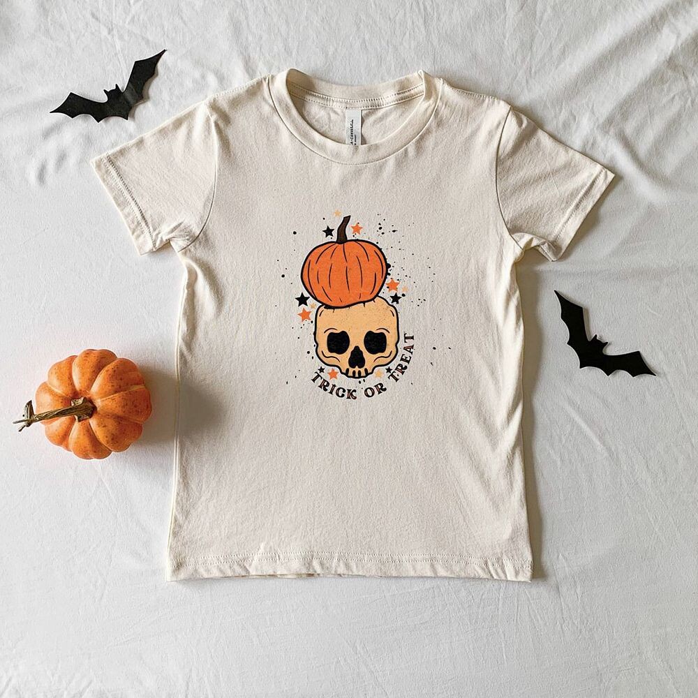 Футболка с короткими рукавами и рисунком черепа Trick Or Treat для малышей The Juniper Shop, цвет Heather Grey — фото 2