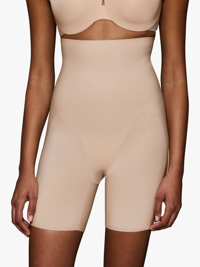 

Боди-макияж Illusion Curve супер-высокая талия шорты до середины бедра Triumph, Nude Beige