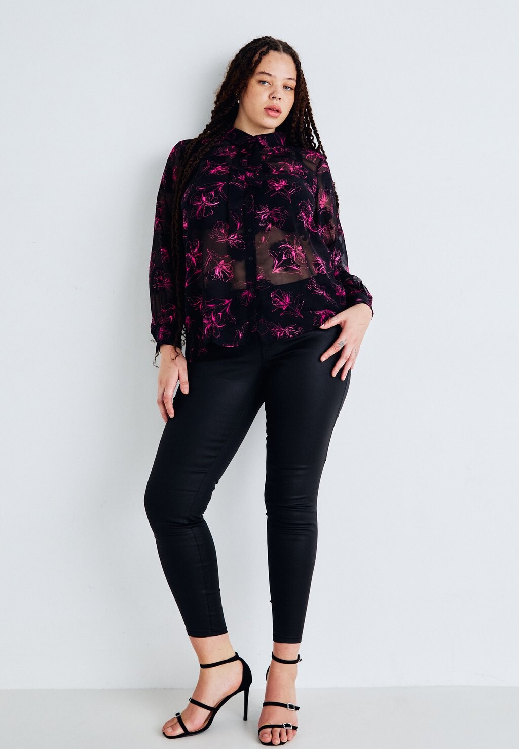 

Брюки VMCFLASH SKINNY COATED PANTS Vero Moda Curve, черный