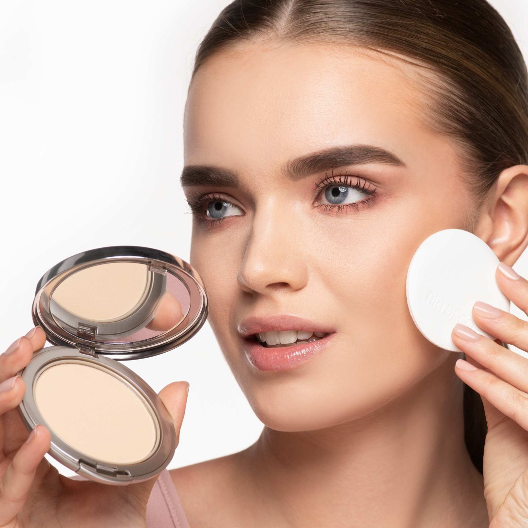 Тональный крем для лица hydra mineral compact Artdeco, 65 - medium beige, вес 10 гр. — фото 2