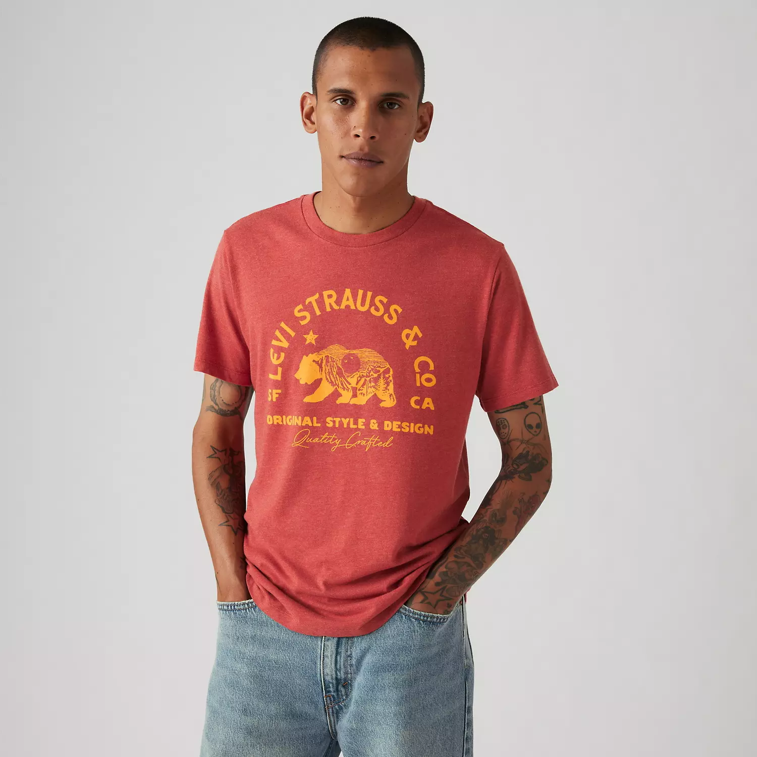

Классическая графическая футболка Levi's, цвет Heritage Americana Bear Baked Apple - Red