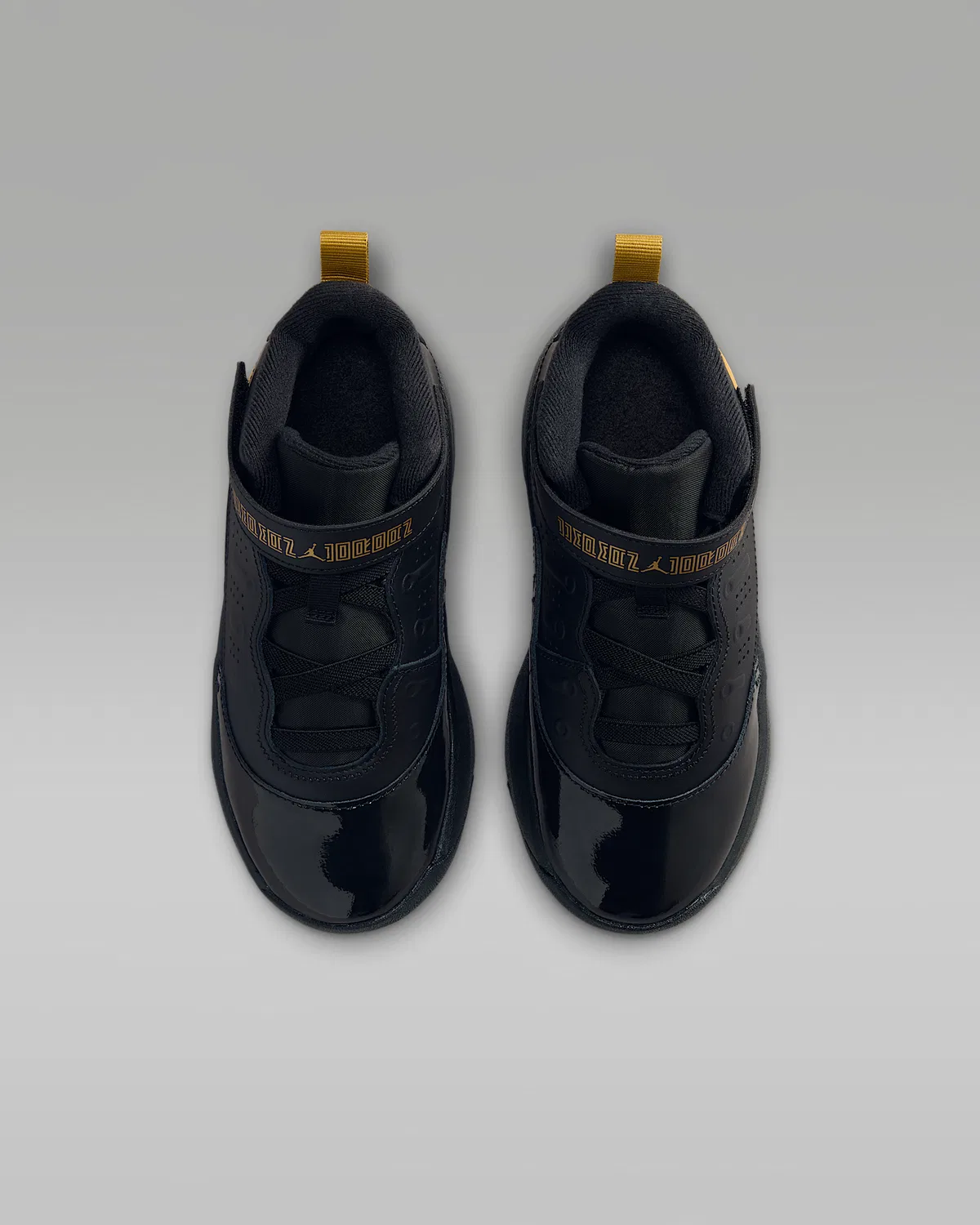 Детские кроссовки Jordan Max Aura 7, Black/Black/Metallic Gold — фото 4