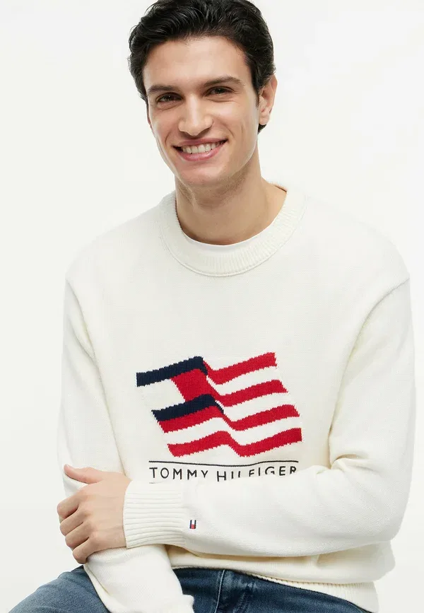 Джемпер Tommy Hilfiger Intarsia flag relaxed crew neck jumper, цвет слоновая кость — фото 4