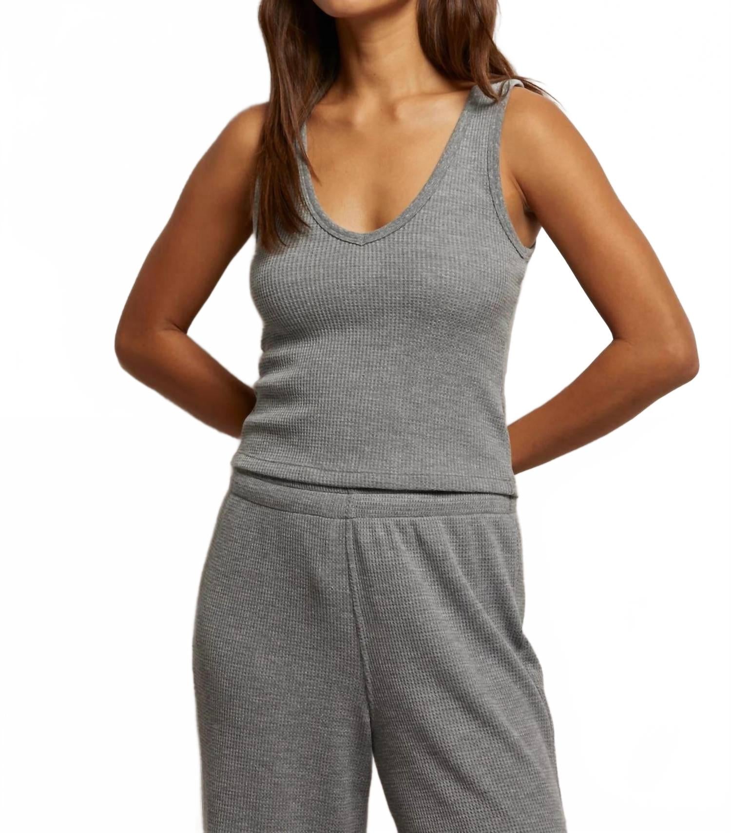 

Хаки Ваффл Топ с V-образным вырезом в цвете вересковый серый PERFECTWHITETEE