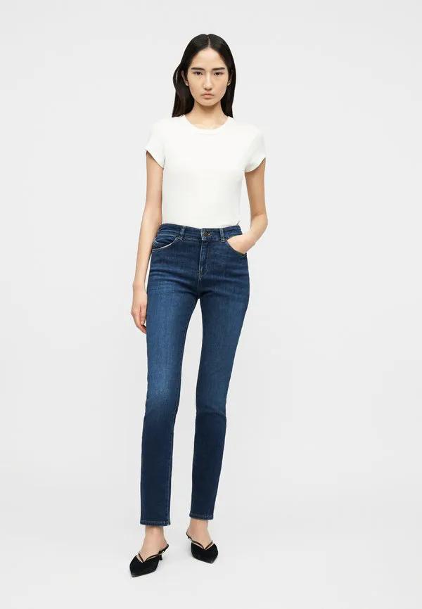 Джинсы-Брюки с пятью карманами, зауженного кроя. Emporio Armani, Medium Blue Denim — фото 2