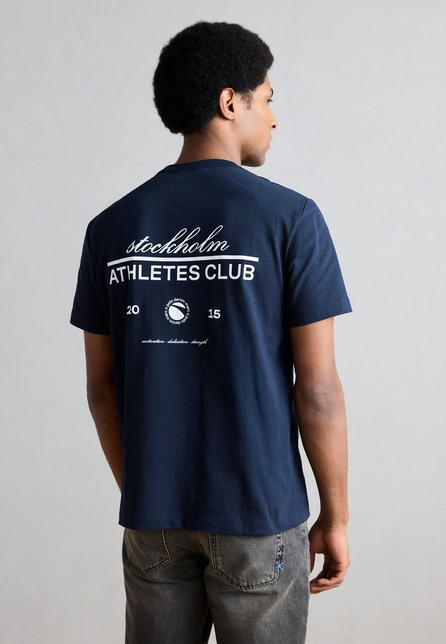 

Футболка Marc O'Polo DENIM Print T-shirt, Navy Teal/Dark Blue, Синий, Футболка Marc O'Polo DENIM Print T-shirt, Navy Teal/Dark Blue