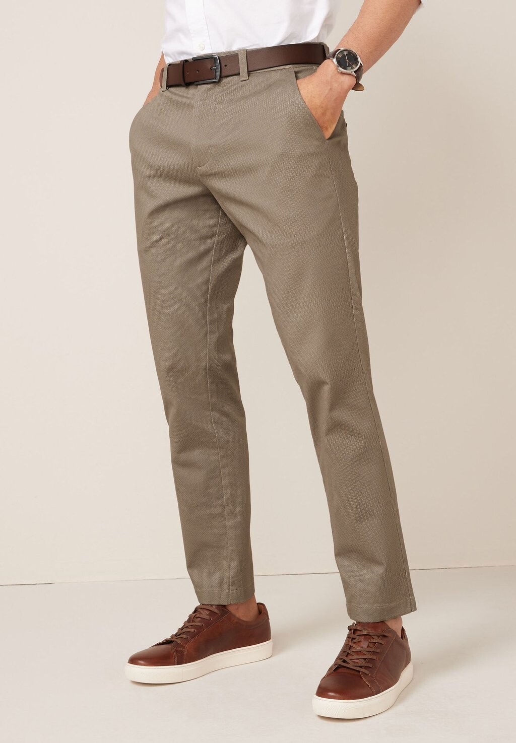 

Чино STRETCH BELTED CHINOS REGULAR FIT Next, цвет stone natural geometric pattern