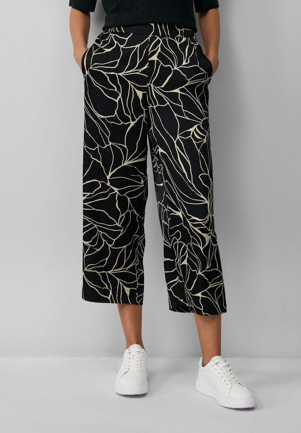 

Брюки MIT ELASTIKBUND UND ALL-OVER-PRINT s.Oliver BLACK LABEL, черный