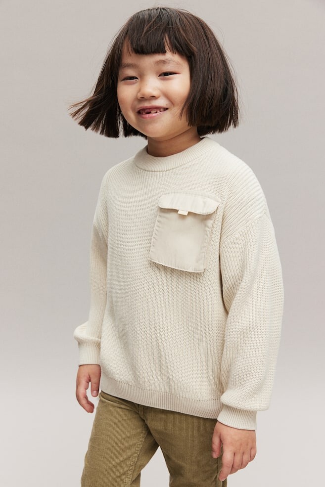 

Свитер с карманом-клапаном H&M, бежевый