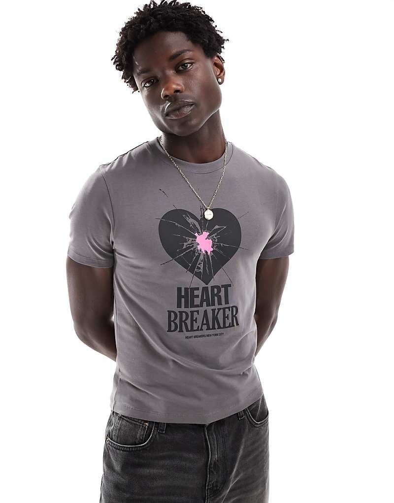 

Укороченная футболка графитового цвета с принтом Heartbreaker ASOS DESIGN