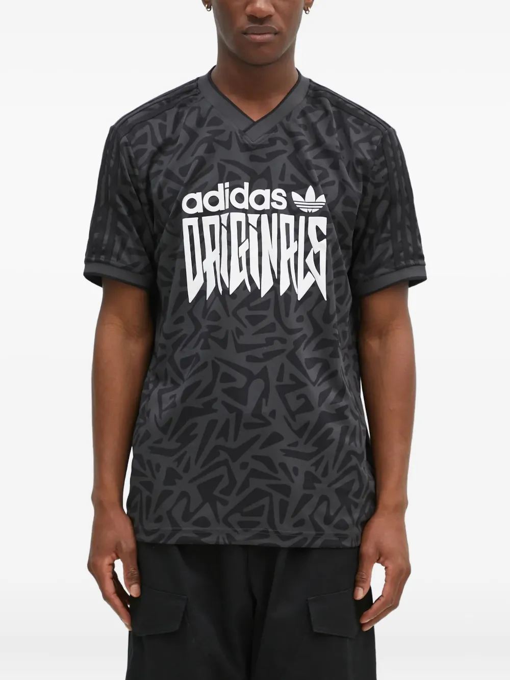 

Футболка с абстрактным принтом adidas, серый